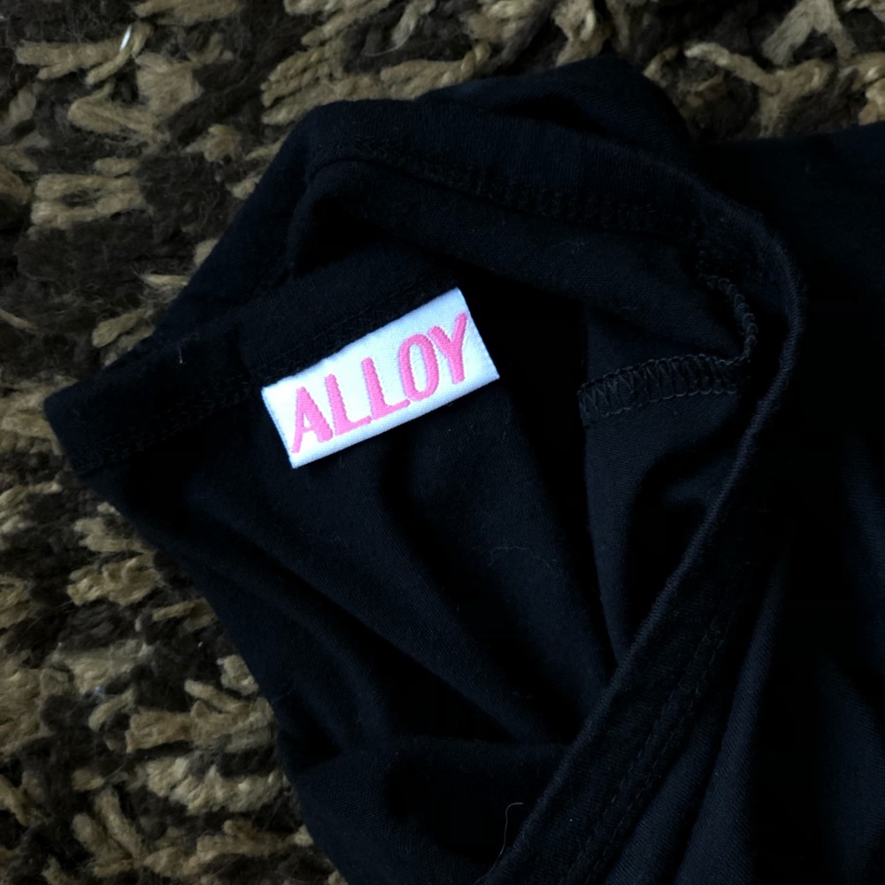 ALLOY fitted sleeve blouse - Picture 2 of 3
